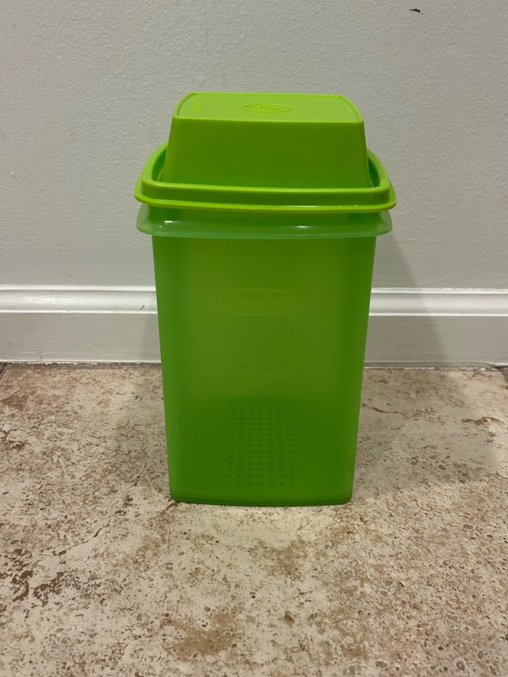 Tupperware Bright Green Pickle Keeper